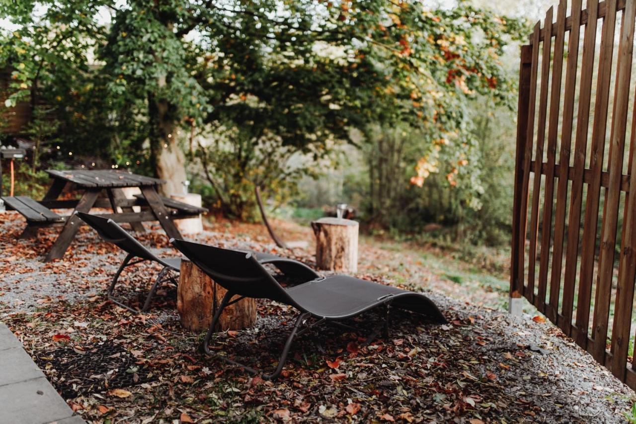 Chalet Tropical Avec Bain A Bulles - In The Woods Gesves 外观 照片
