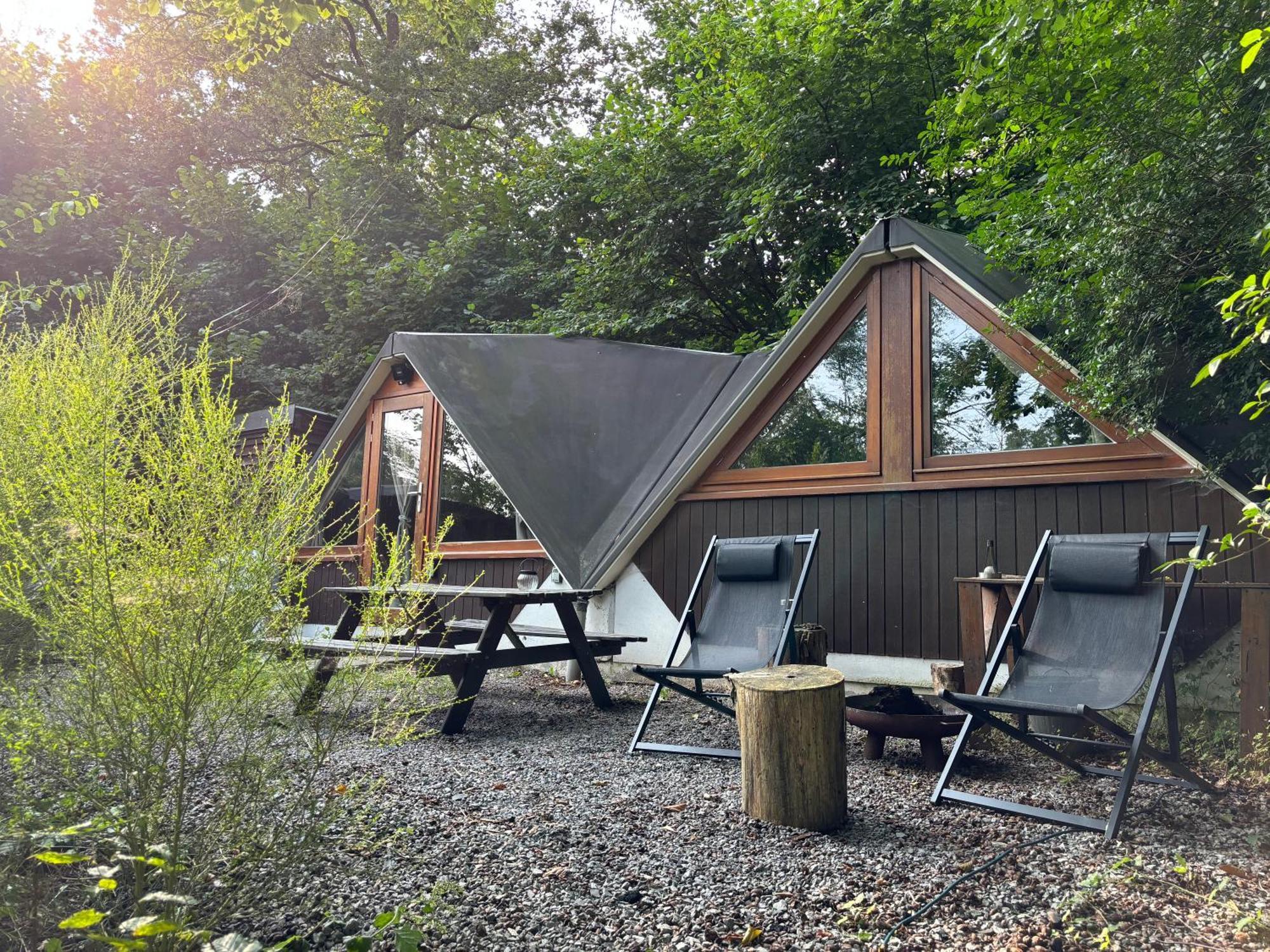 Chalet Tropical Avec Bain A Bulles - In The Woods Gesves 外观 照片